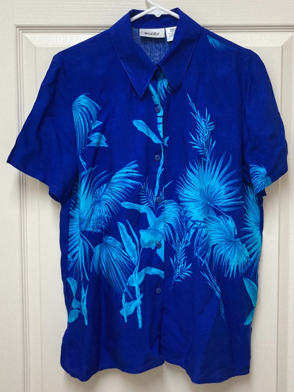 Units Blue Floral Hawaiian Womens Medium Vintage 100% Rayon Button Up Shirt